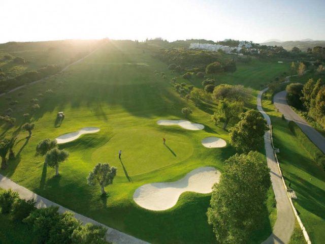 https://media.costalessgolf.com/2015/05/Estepona-Golf-640x480.jpg
