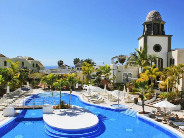https://media.costalessgolf.com/2015/05/Hotel-Suite-Villa-Maria-Pool-640x480.jpg