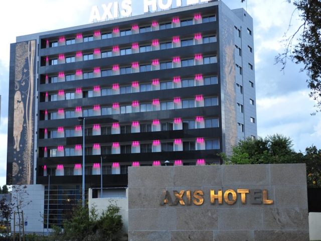 https://media.costalessgolf.com/2020/04/Axis-Porto-Hotel-640x480.jpg